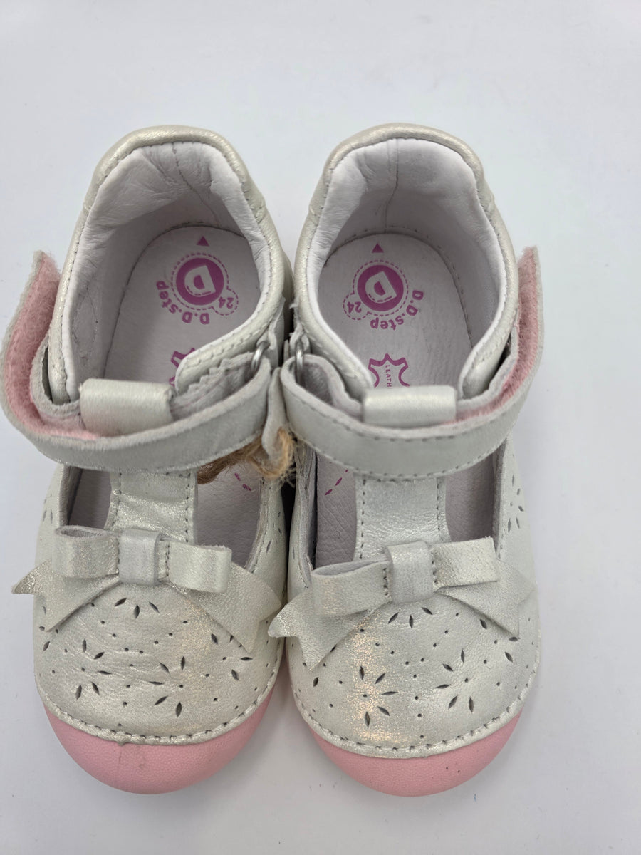 D.D.step girls ballerinas/ sandals /White H015-335