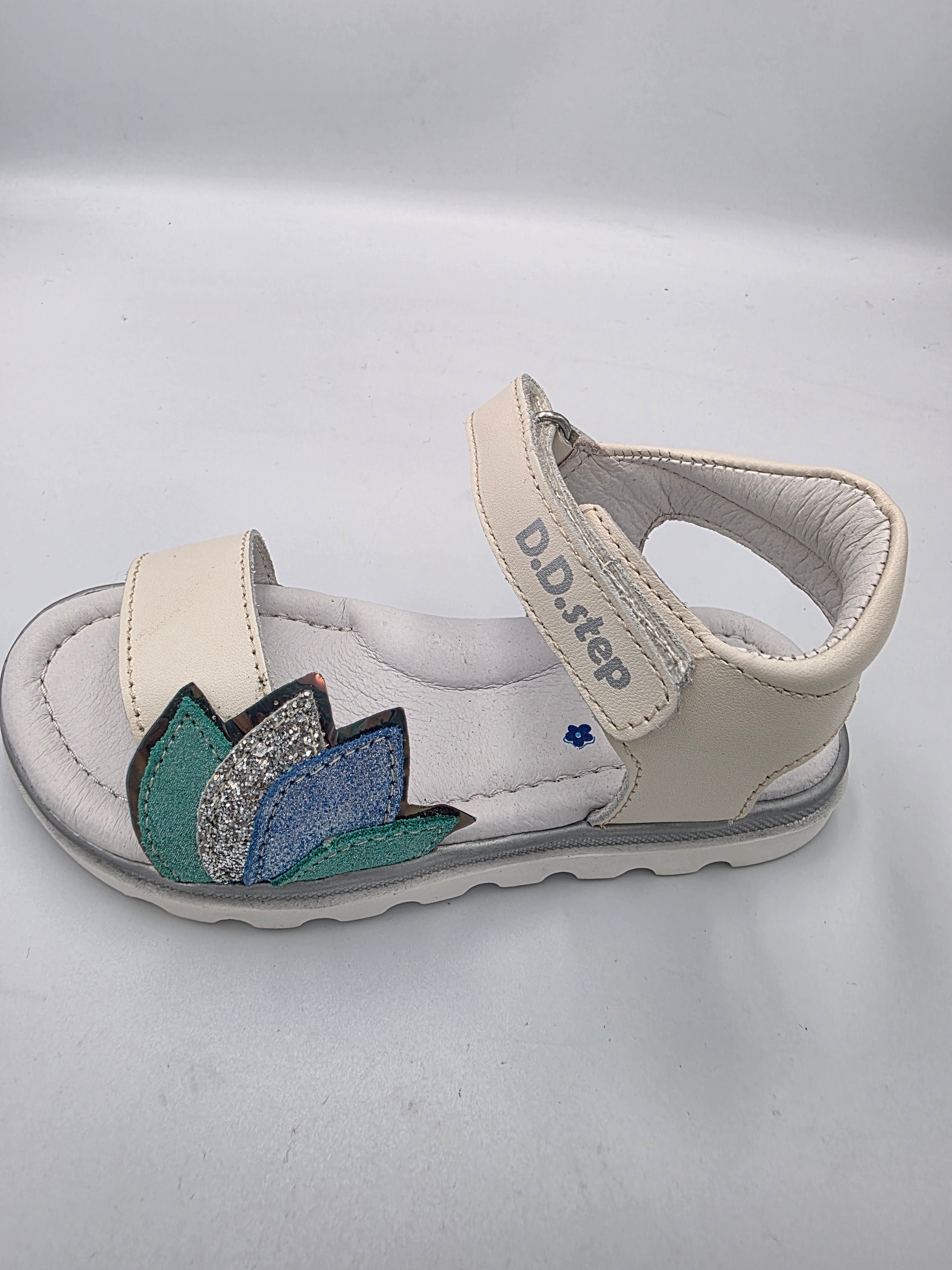 D.D.step girls leather White sandals /AC63-6M