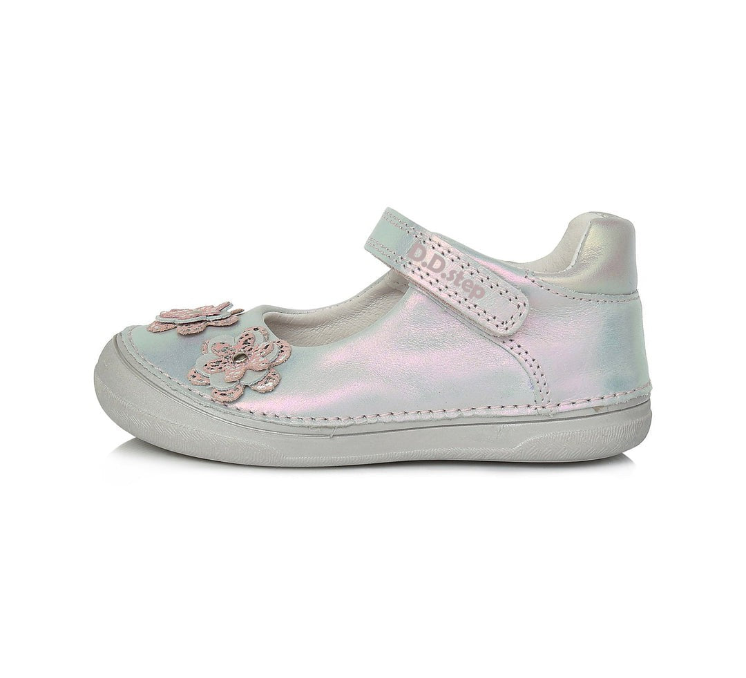 D.D.step girls leather Ballerinas in Silver, flower detail H078-177BM_107.jpg