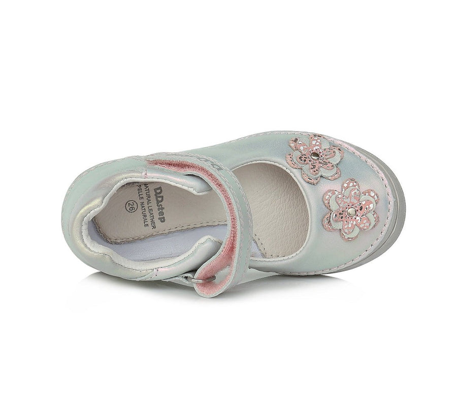 D.D.step girls leather Ballerinas in Silver, flower detail H078-177BM_110.jpg