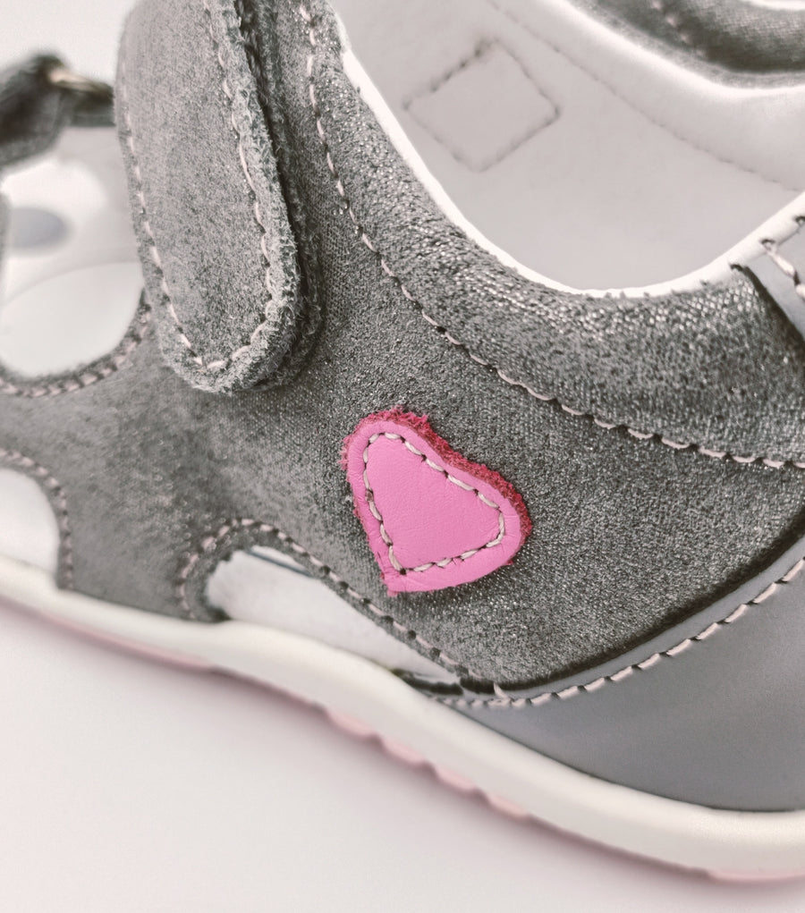 RenBut Girls leather sandals in Grey Glitter/ Pink heart detail_3813.jpg